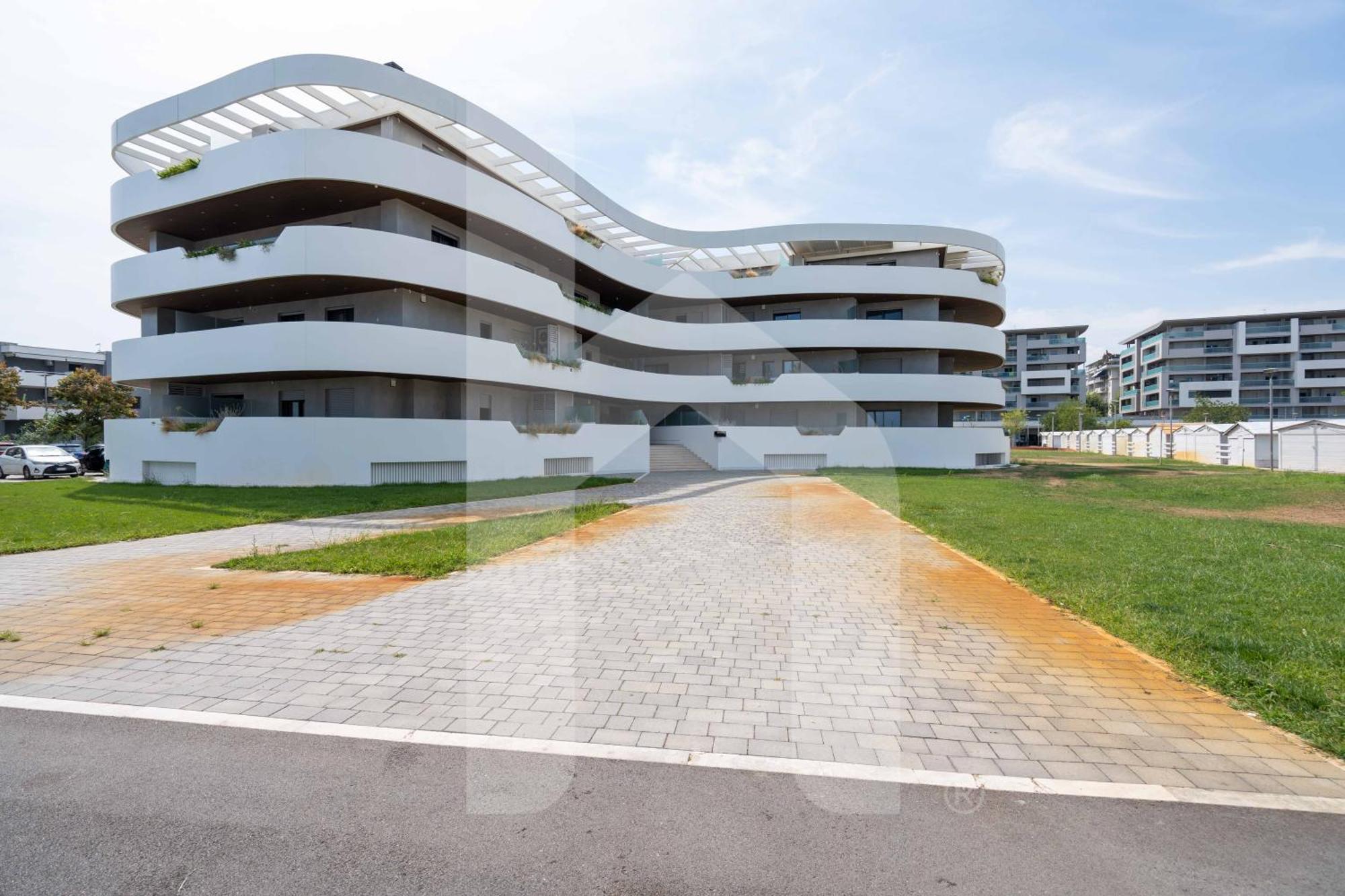 Homiday - Waterfront Montesilvano Ngoại thất bức ảnh